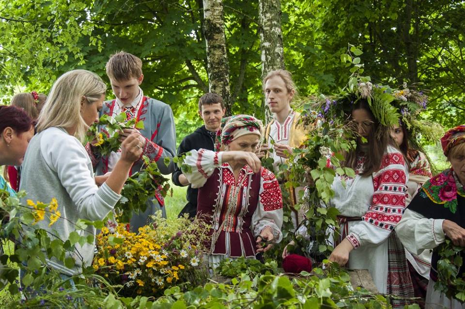 Праздники лета в беларуси. Национальный праздник в Белоруссии Купалье. Летние обрядовые праздники. Празднование Купалы в Белоруссии. Летние традиции.